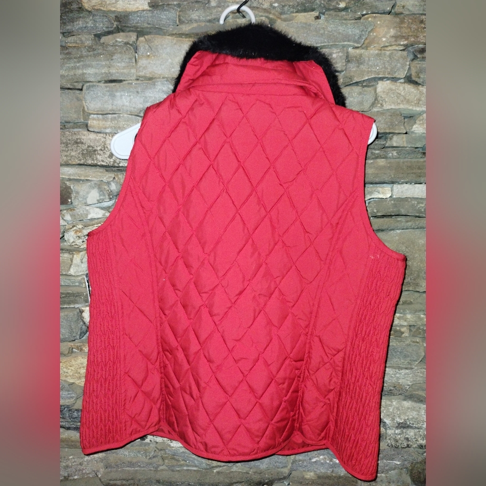 Pendleton NWT red down vest with removable fur collar, size M - Picture 8 of 10